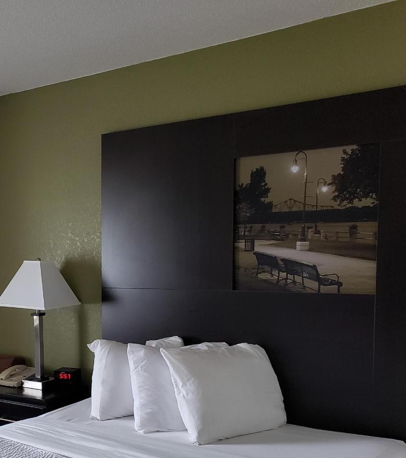 Super 8 By Wyndham La Crosse Hotel Exterior photo