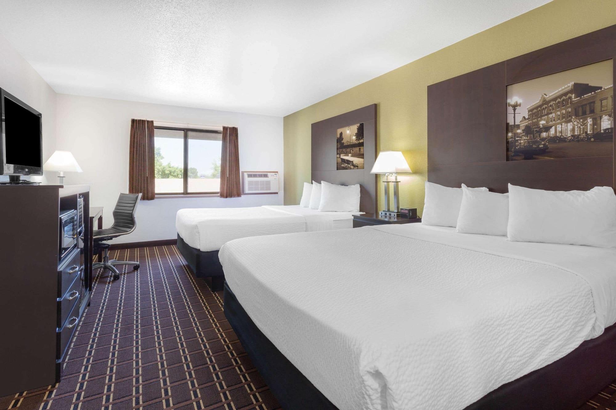 Super 8 By Wyndham La Crosse Hotel Exterior photo