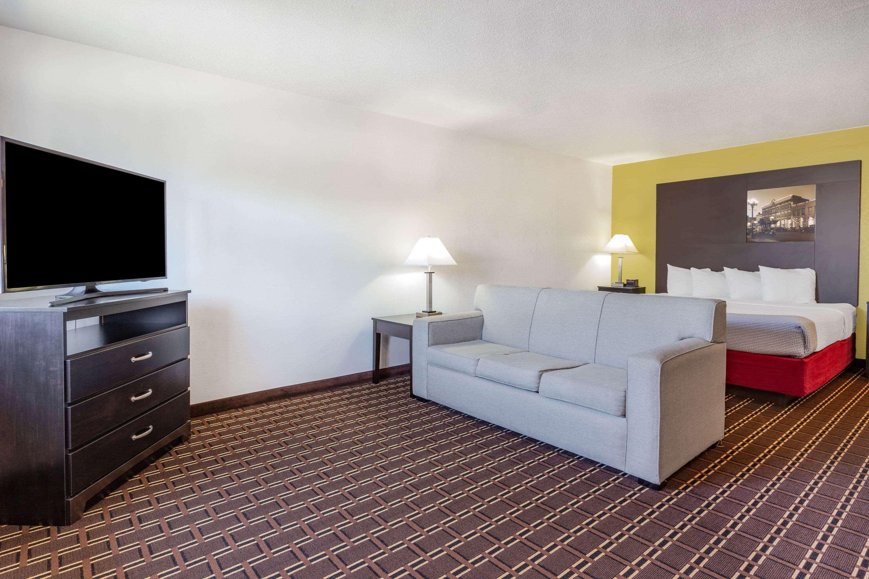 Super 8 By Wyndham La Crosse Hotel Exterior photo