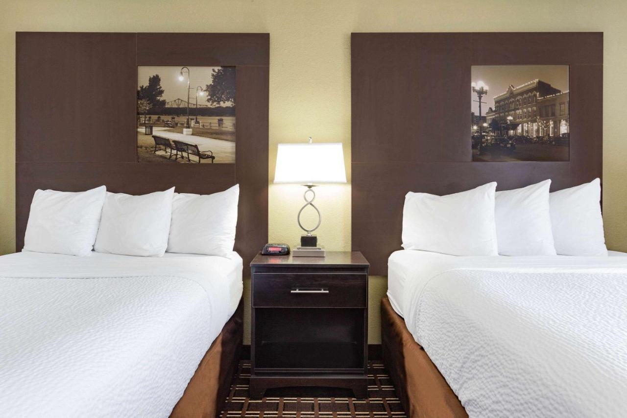 Super 8 By Wyndham La Crosse Hotel Exterior photo